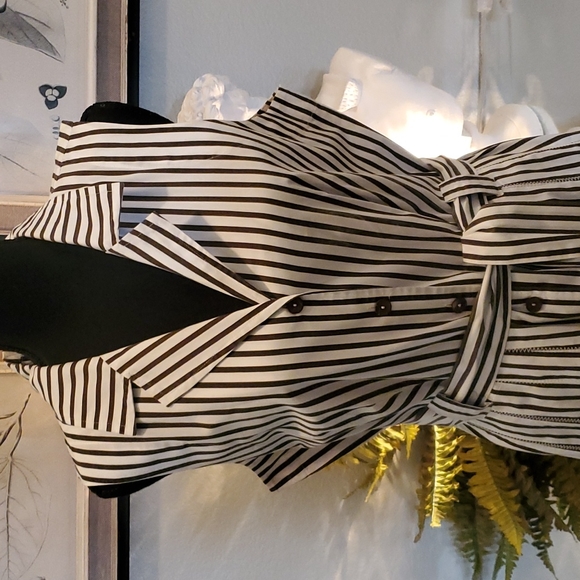 Tweeds Dresses & Skirts - Classic sleeveless dress, very flattering.  100% cotton